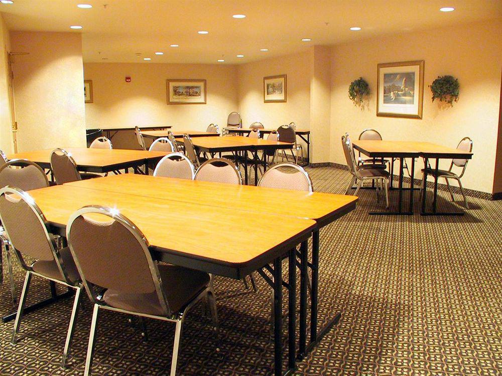 Staybridge Suites Madison - East By Ihg Restaurant photo