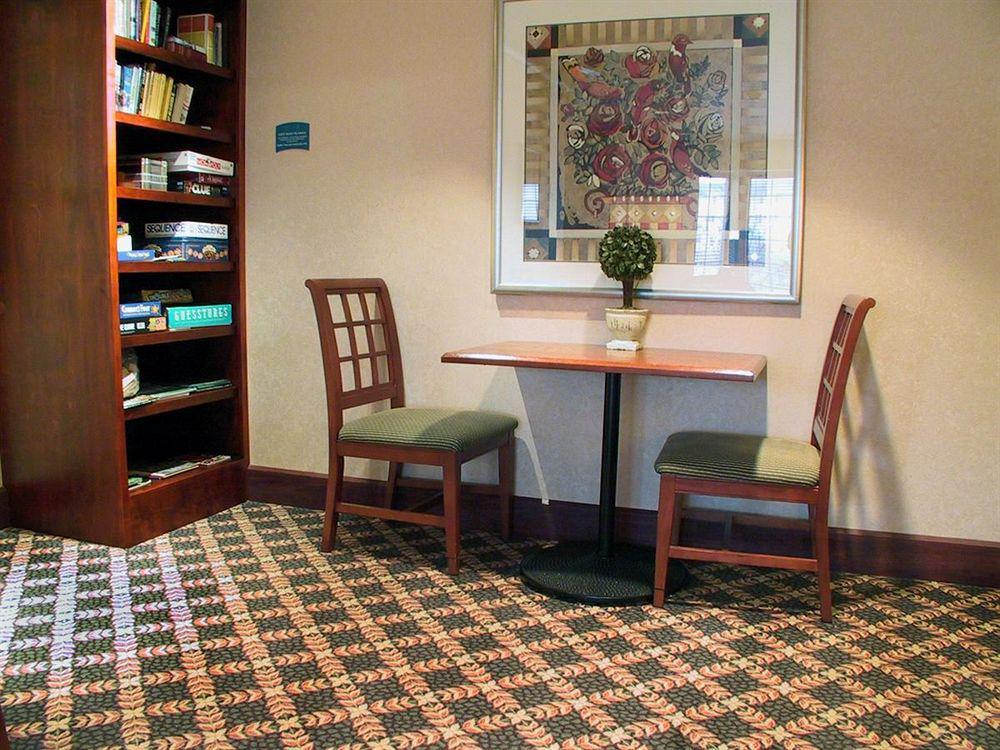 Staybridge Suites Madison - East By Ihg Restaurant photo